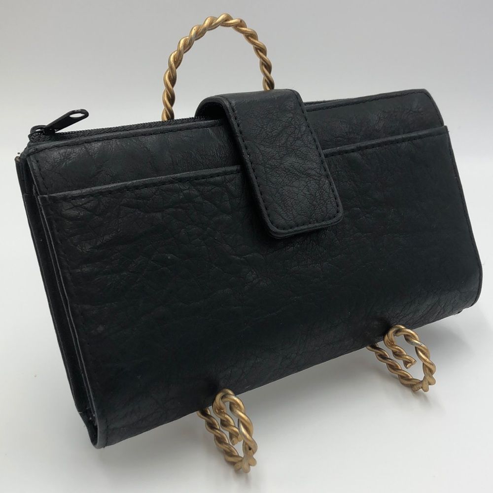 New Classics Design wallet, black, with multiple pockets to stay organized